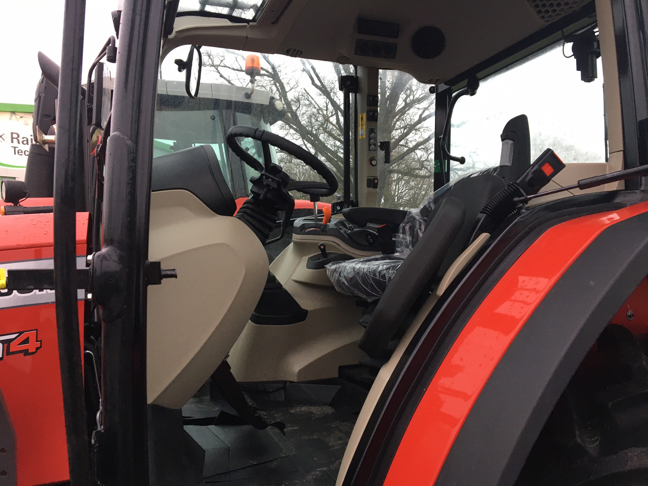 Massey Ferguson 5711 M Dyna-4 4WD Essent - Tractor: foto 4 Massey Ferguson 5711 M Dyna-4 4WD Essent - Tractor: foto 4