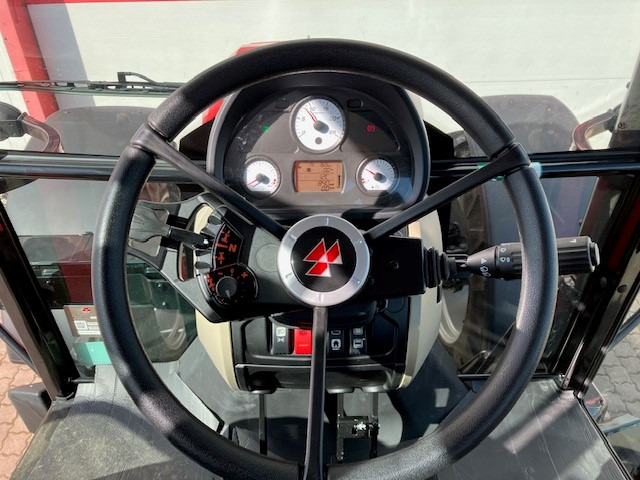 Massey Ferguson 5712 M 4WD Cab Essential - Tractor: foto 5 Massey Ferguson 5712 M 4WD Cab Essential - Tractor: foto 5