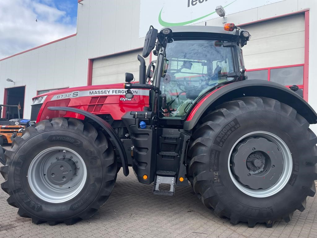 Massey Ferguson 8732 Dyna-VT EXCLUSIVE - Tractor: foto 1 Massey Ferguson 8732 Dyna-VT EXCLUSIVE - Tractor: foto 1