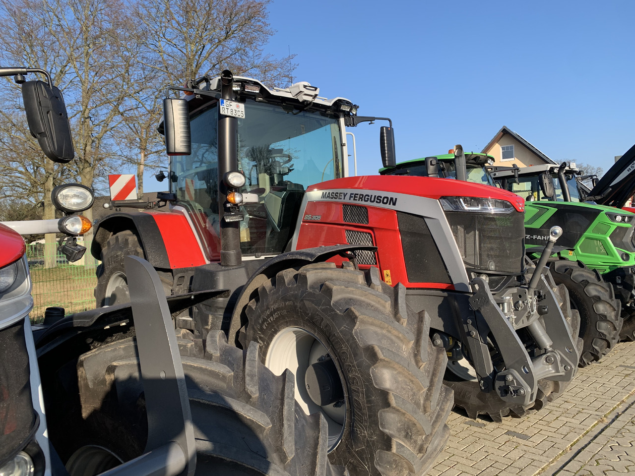 Massey Ferguson 8S.305 Dyna-VT Exclusive - Tractor: foto 1 Massey Ferguson 8S.305 Dyna-VT Exclusive - Tractor: foto 1