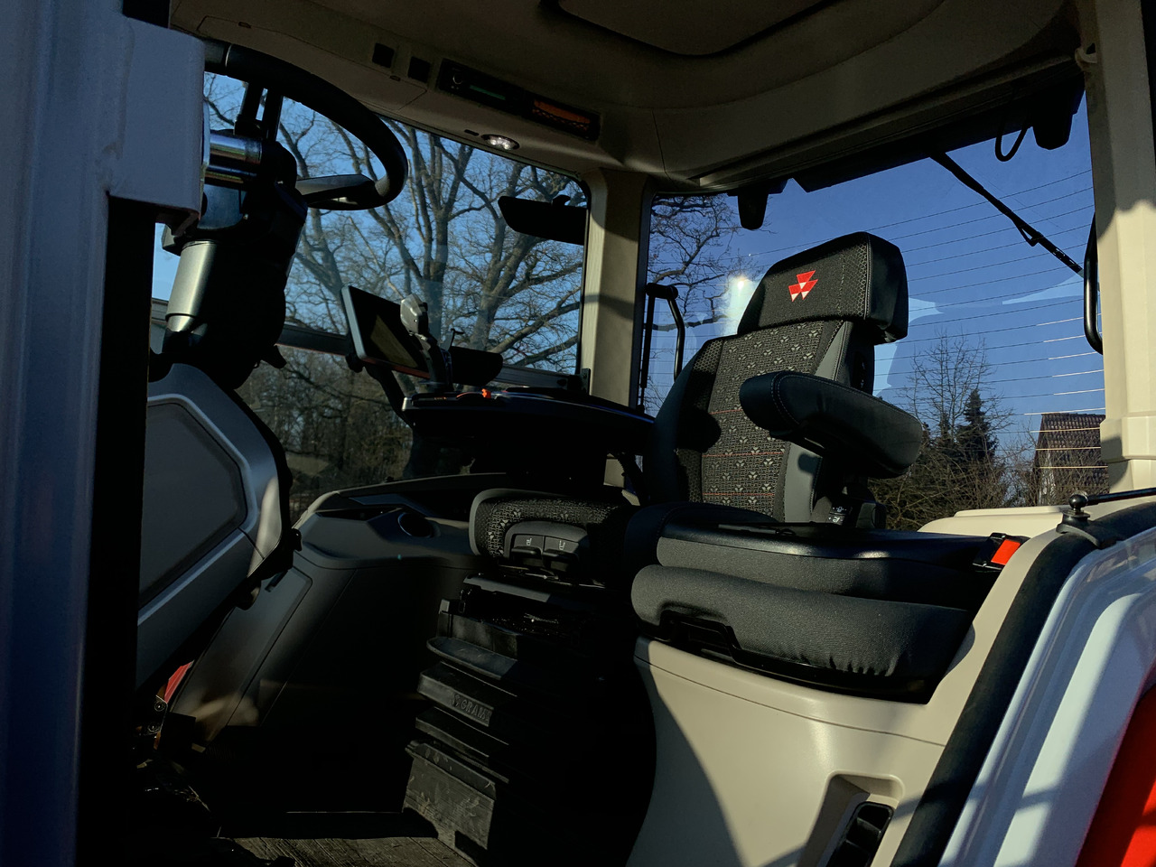 Massey Ferguson 8S.305 Dyna-VT Exclusive - Tractor: foto 4 Massey Ferguson 8S.305 Dyna-VT Exclusive - Tractor: foto 4