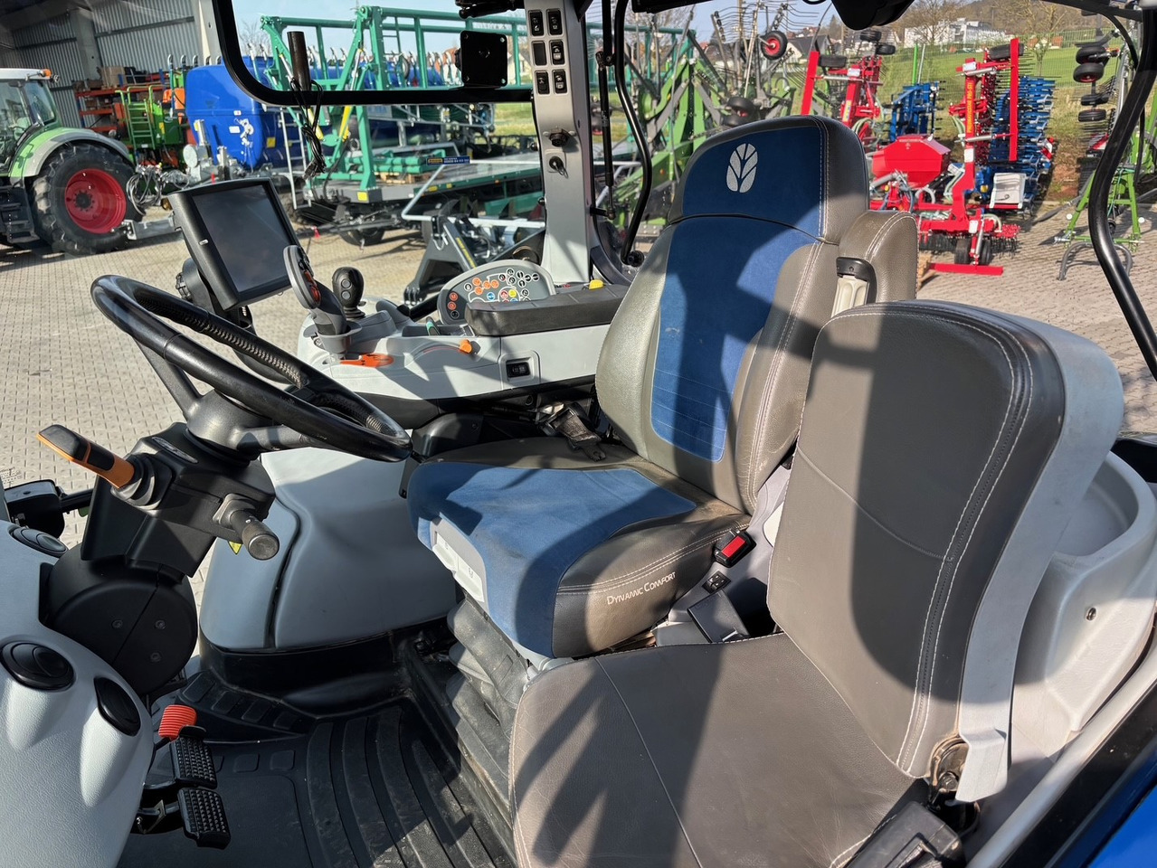 New Holland T 7.270 AC - Tractor: foto 4 New Holland T 7.270 AC - Tractor: foto 4