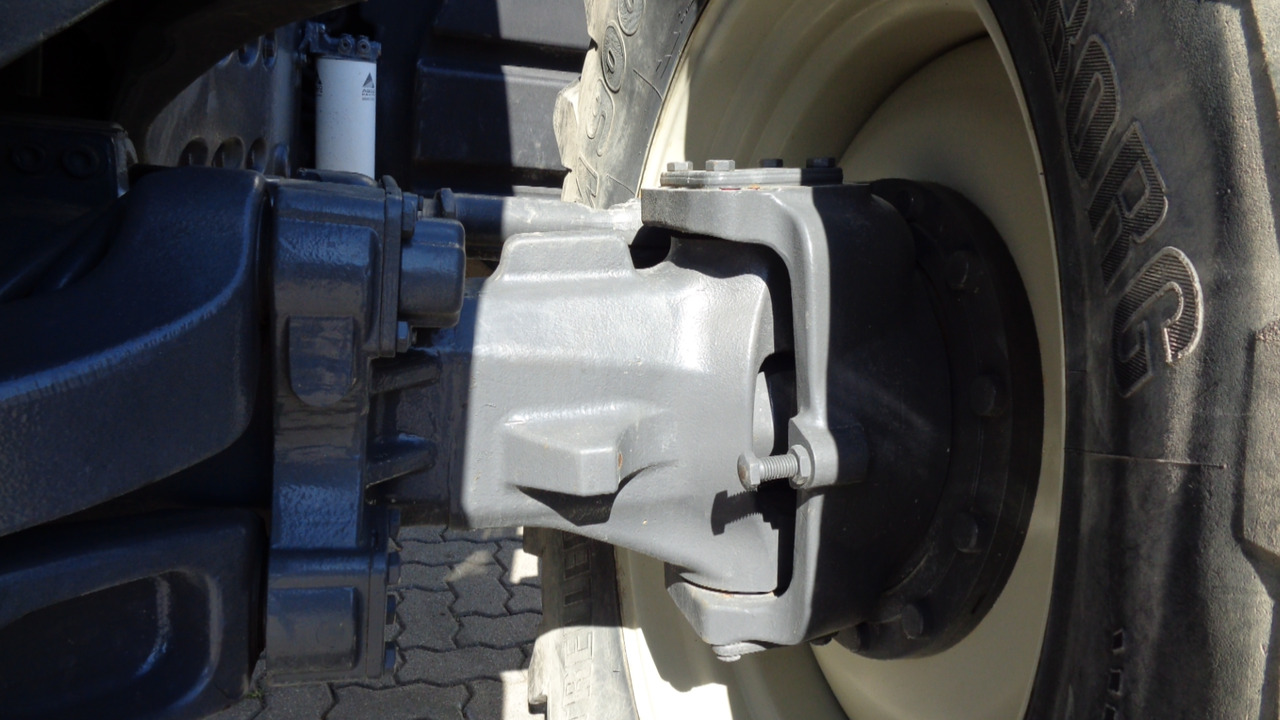 Tractor Valtra S374: foto 12