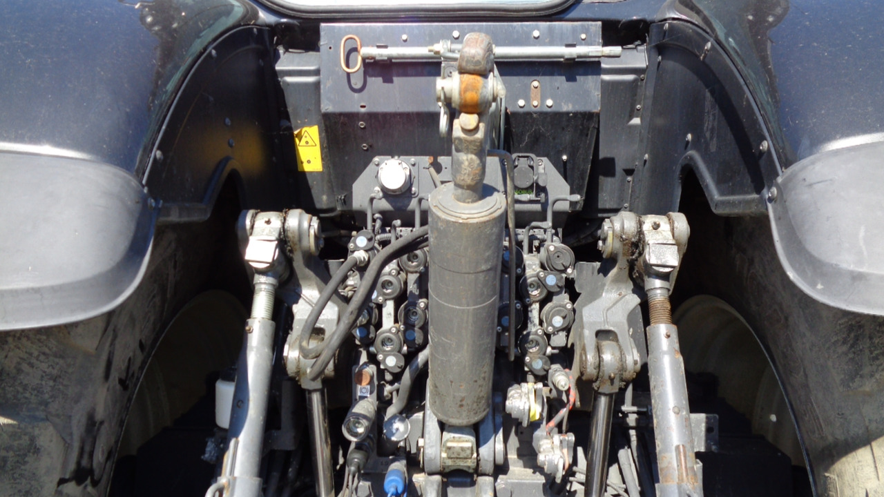 Tractor Valtra S374: foto 15