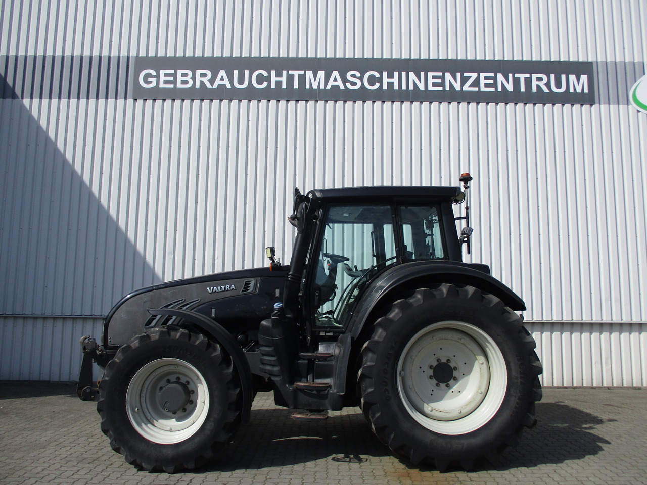 Valtra T 213 - Tractor: foto 1 Valtra T 213 - Tractor: foto 1
