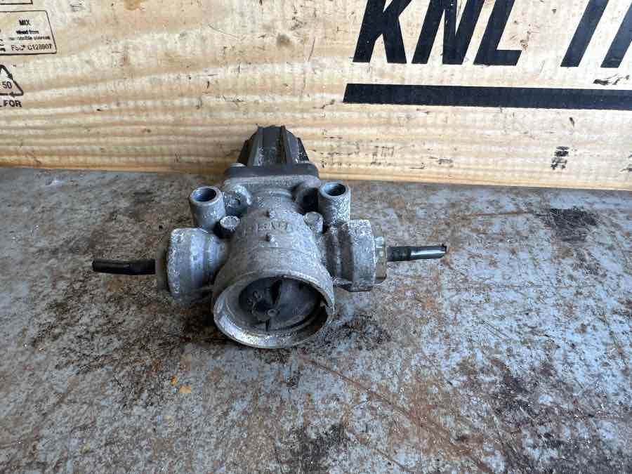 MAN 2,5 BAR VALVE 81.52101-6294 - Válvula de freno para Camión: foto 2 MAN 2,5 BAR VALVE 81.52101-6294 - Válvula de freno para Camión: foto 2