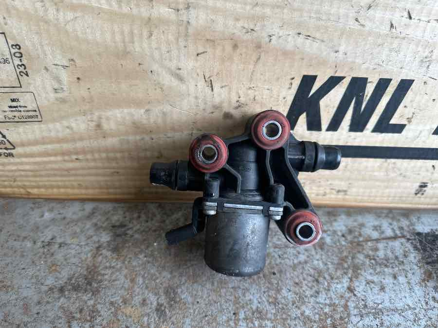 MAN ADBLUE VALVE 81.15407-6199 - Procesamiento de combustible para Camión: foto 1 MAN ADBLUE VALVE 81.15407-6199 - Procesamiento de combustible para Camión: foto 1