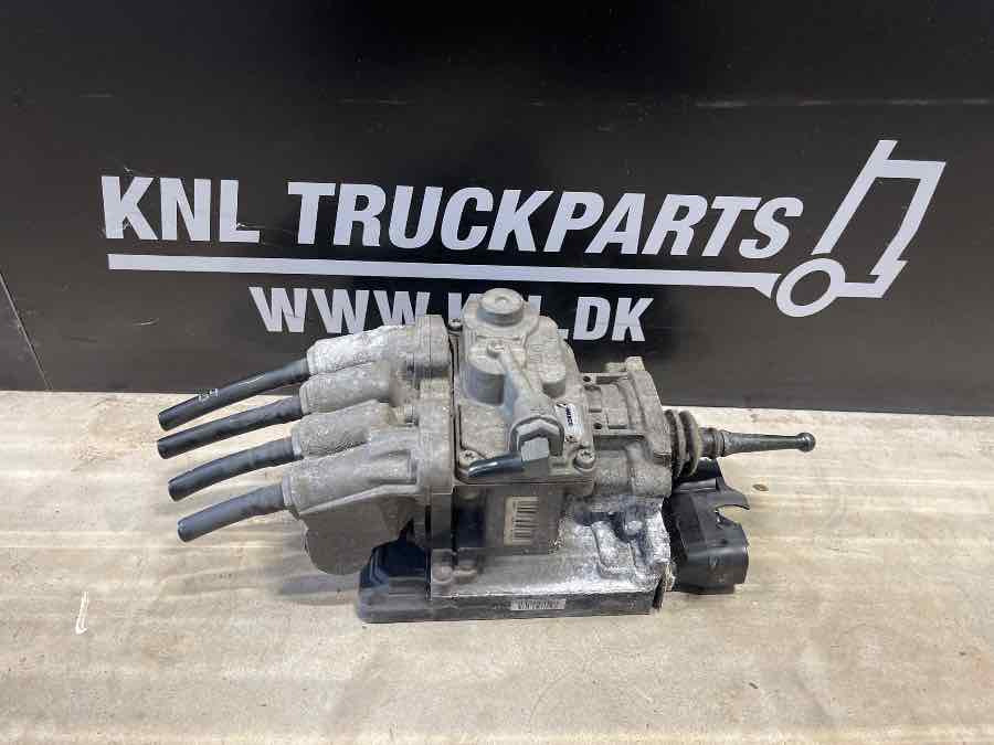 MAN FOOT BREAKE VALVE 81.52130-6305 - Válvula de freno para Camión: foto 1 MAN FOOT BREAKE VALVE 81.52130-6305 - Válvula de freno para Camión: foto 1