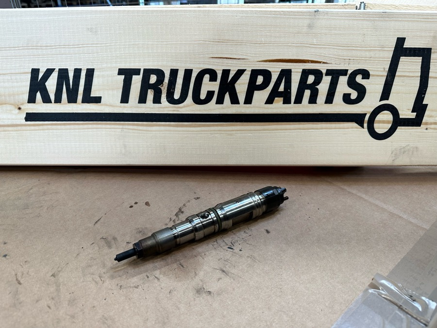 MAN INJECTOR 51.10100-6115 - Procesamiento de combustible para Camión: foto 1 MAN INJECTOR 51.10100-6115 - Procesamiento de combustible para Camión: foto 1