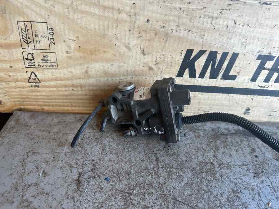 MAN MAGNET VALVE RETRADER 51.52160-0002 - Válvula de freno para Camión: foto 1 MAN MAGNET VALVE RETRADER 51.52160-0002 - Válvula de freno para Camión: foto 1