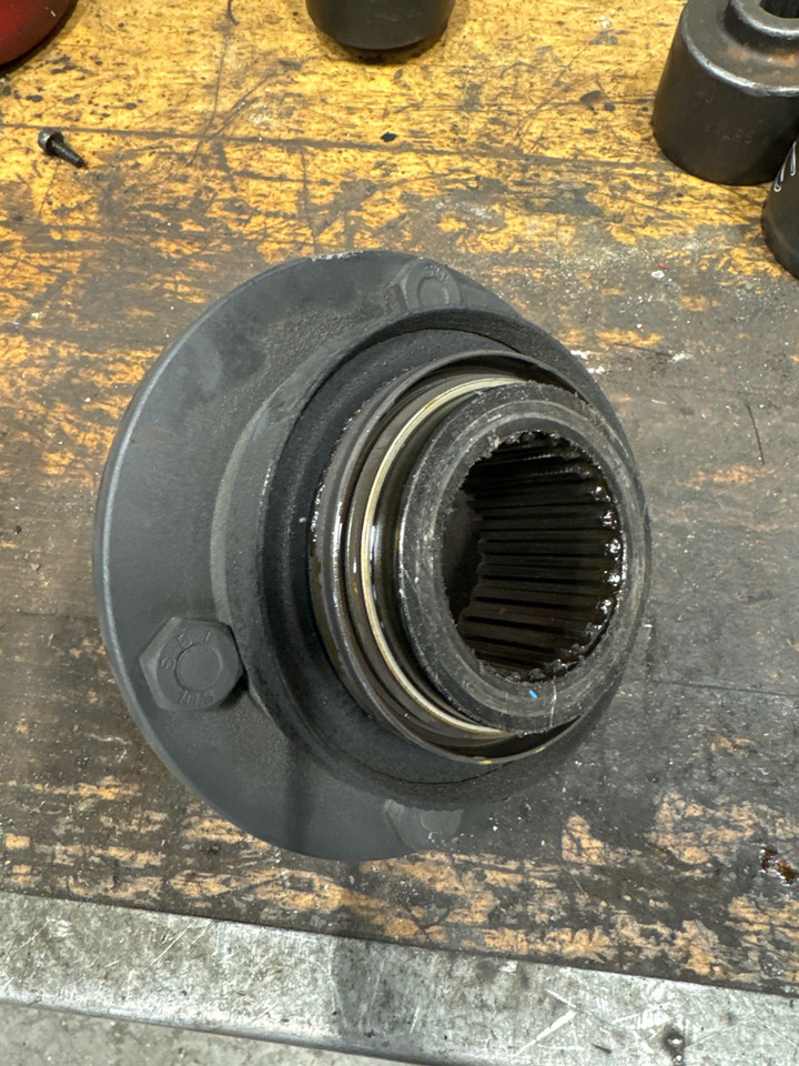 MAN OUTPUT FLANGE 81.39115-0525 - Caja de cambios y piezas para Camión: foto 2 MAN OUTPUT FLANGE 81.39115-0525 - Caja de cambios y piezas para Camión: foto 2