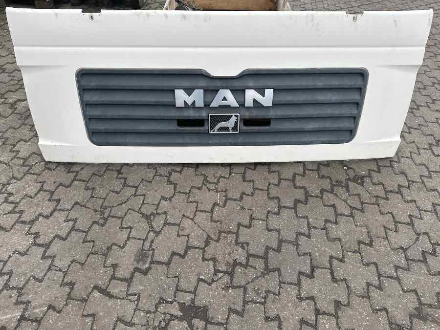 MAN TGA FRONT SERVICE DOOR 81.61110-0053 - Carrocería y exterior para Camión: foto 1 MAN TGA FRONT SERVICE DOOR 81.61110-0053 - Carrocería y exterior para Camión: foto 1