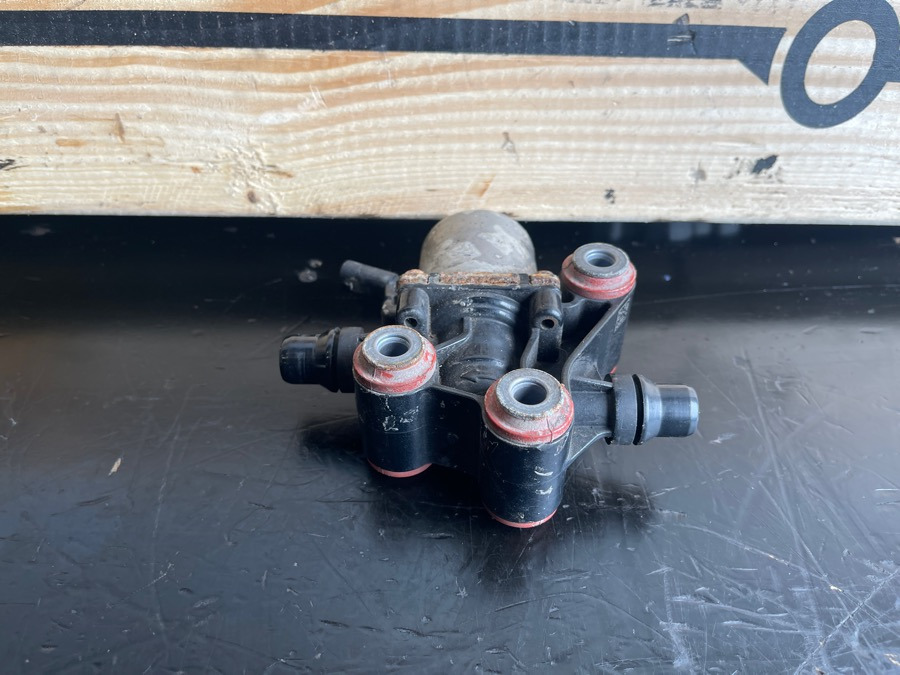 MERCEDES VALVE A0001531059 - Válvula de freno para Camión: foto 1 MERCEDES VALVE A0001531059 - Válvula de freno para Camión: foto 1