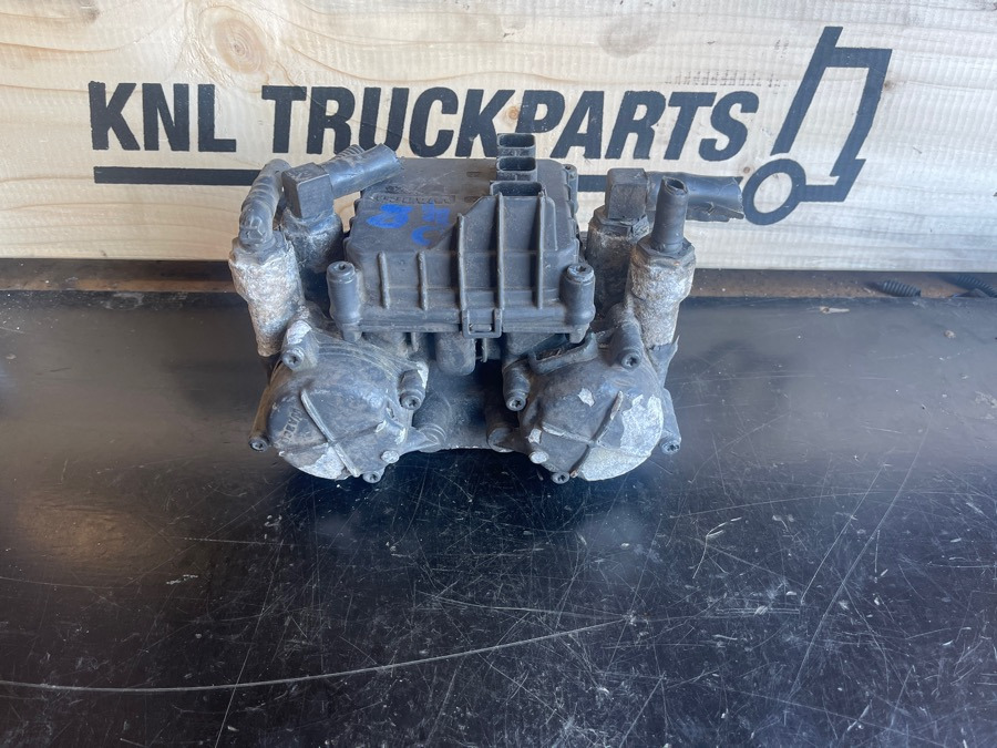 MERCEDES VALVE A0004296024 - Válvula de freno para Camión: foto 1 MERCEDES VALVE A0004296024 - Válvula de freno para Camión: foto 1