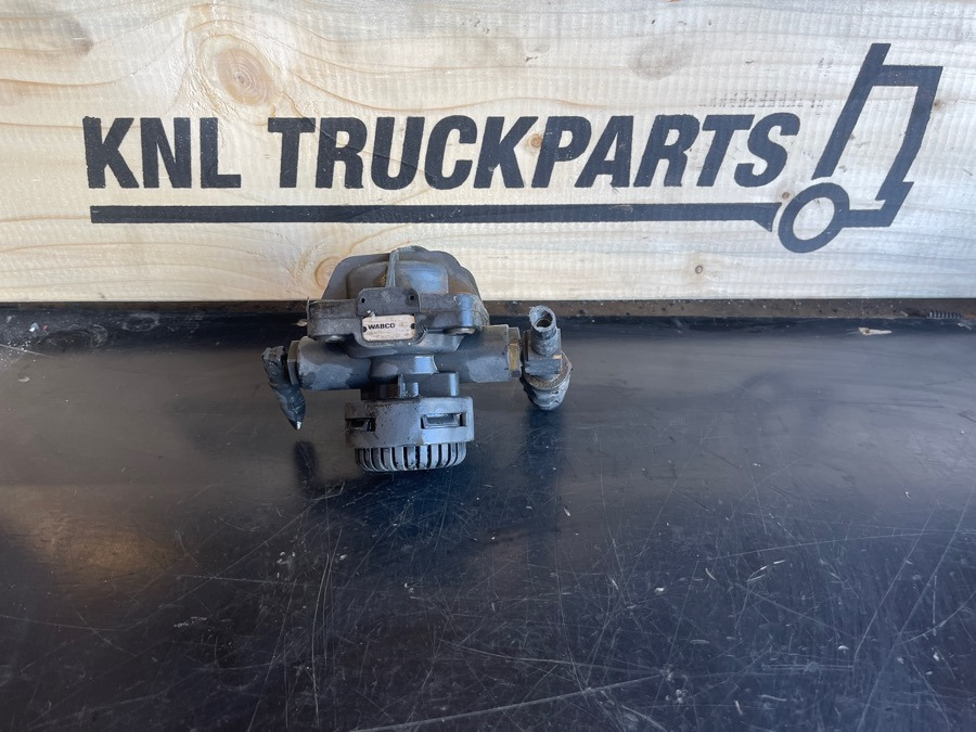 MERCEDES VALVE A0044296344 - Válvula de freno para Camión: foto 1 MERCEDES VALVE A0044296344 - Válvula de freno para Camión: foto 1