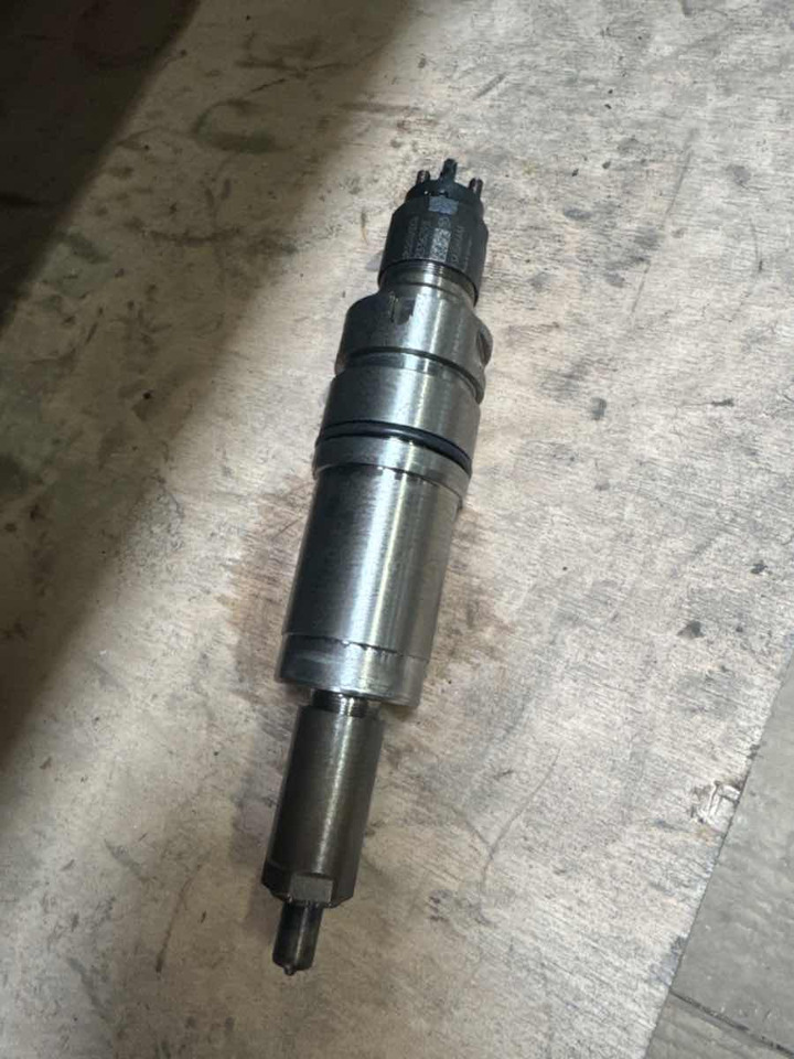 SCANIA INJECTOR 2438101 - Procesamiento de combustible para Camión: foto 1 SCANIA INJECTOR 2438101 - Procesamiento de combustible para Camión: foto 1
