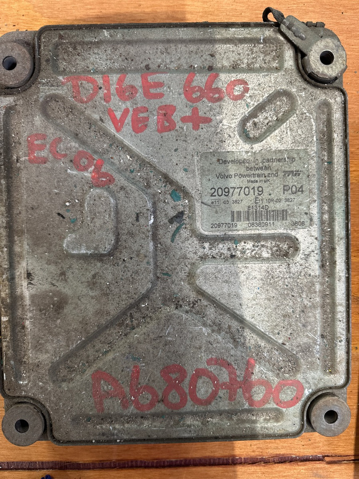 VOLVO ECU 20977019 PO4 - Sistema eléctrico para Camión: foto 1 VOLVO ECU 20977019 PO4 - Sistema eléctrico para Camión: foto 1