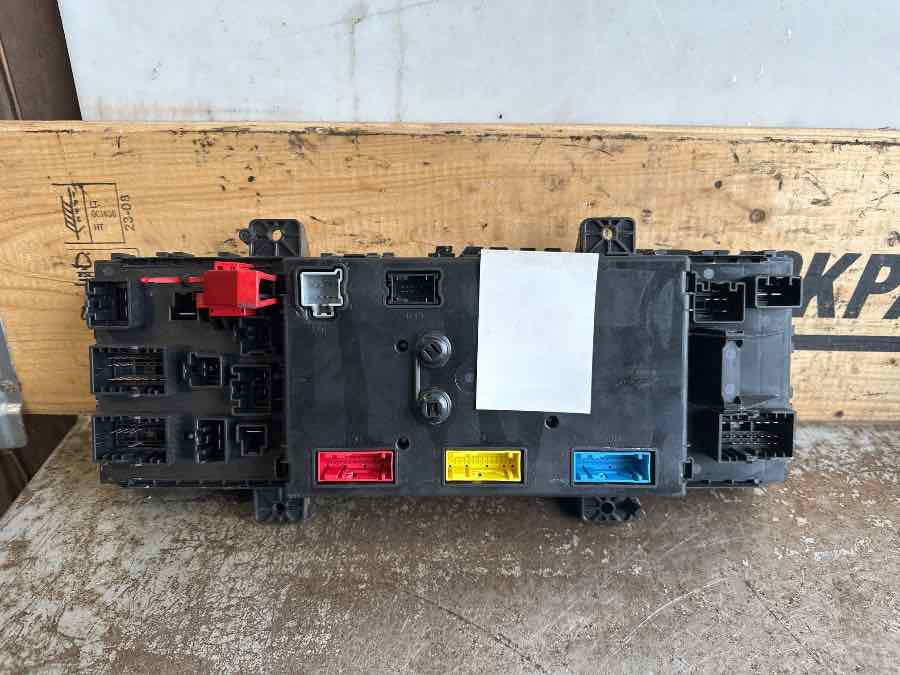 VOLVO ELECTRONIC VMCU FRC 22821381 - Sistema eléctrico para Camión: foto 1 VOLVO ELECTRONIC VMCU FRC 22821381 - Sistema eléctrico para Camión: foto 1