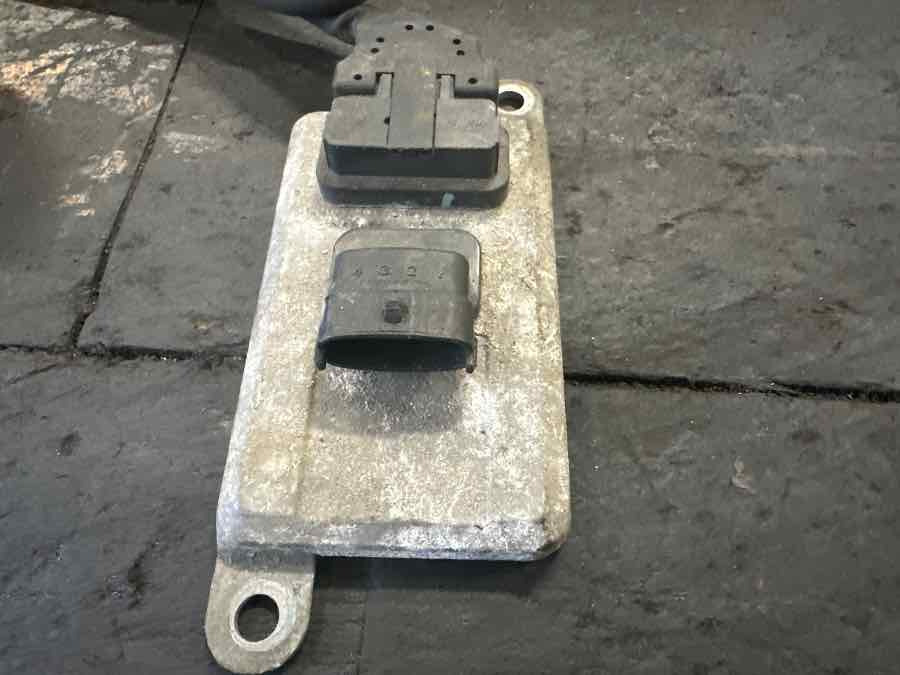 VOLVO NOX SENSOR 21567736 - Sistema eléctrico para Camión: foto 3 VOLVO NOX SENSOR 21567736 - Sistema eléctrico para Camión: foto 3