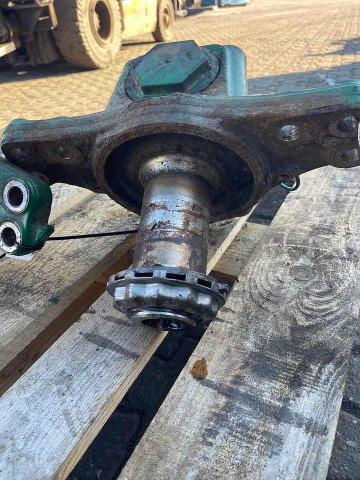 VOLVO STEERING KNUCKLE 21700330 - Mangueta para Camión: foto 2 VOLVO STEERING KNUCKLE 21700330 - Mangueta para Camión: foto 2
