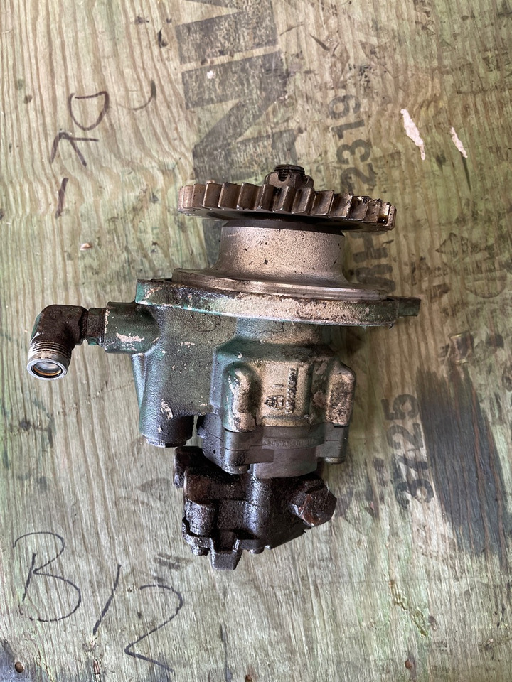 VOLVO STEERING PUMP 21110365 - Dirección para Camión: foto 2 VOLVO STEERING PUMP 21110365 - Dirección para Camión: foto 2