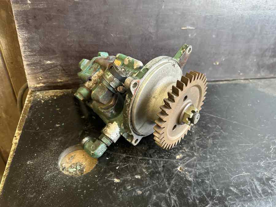 VOLVO STEERING PUMP 21110367 - Dirección para Camión: foto 1 VOLVO STEERING PUMP 21110367 - Dirección para Camión: foto 1
