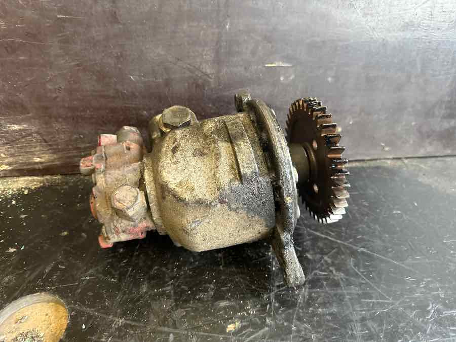 VOLVO STEERING PUMP 23569649 - Dirección para Camión: foto 1 VOLVO STEERING PUMP 23569649 - Dirección para Camión: foto 1