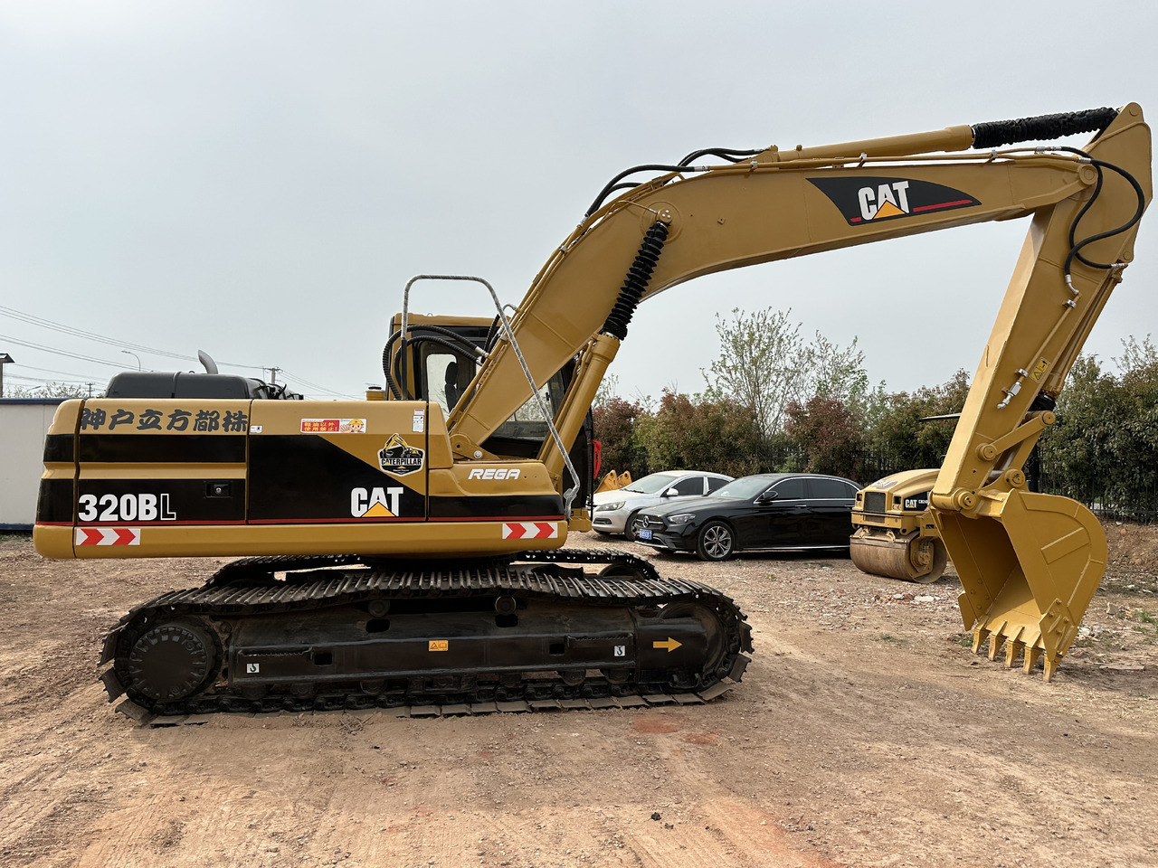 CATERPILLAR 320BL - Excavadora de cadenas: foto 1 CATERPILLAR 320BL - Excavadora de cadenas: foto 1