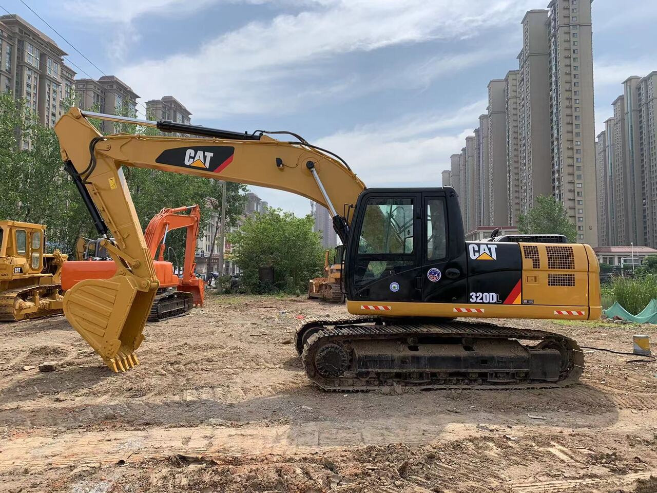CATERPILLAR 320DL - Excavadora de cadenas: foto 3 CATERPILLAR 320DL - Excavadora de cadenas: foto 3