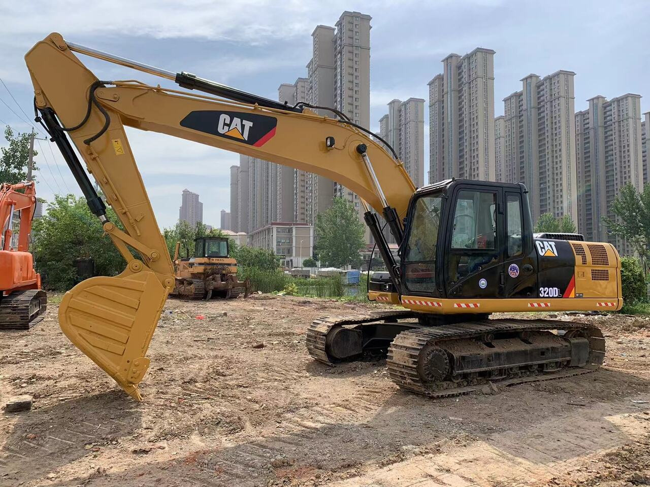 CATERPILLAR 320DL - Excavadora de cadenas: foto 4 CATERPILLAR 320DL - Excavadora de cadenas: foto 4