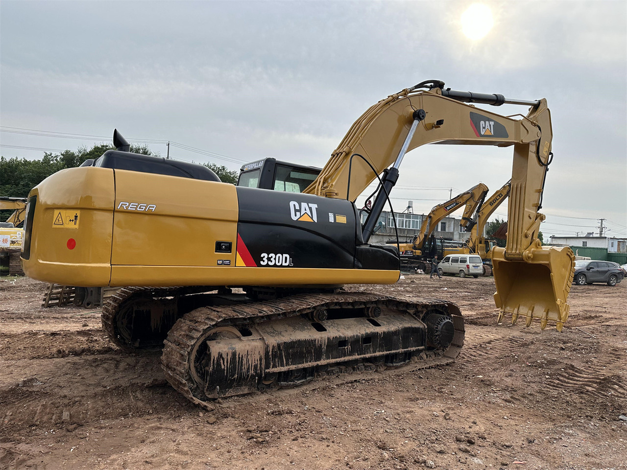 Excavadora de cadenas CATERPILLAR 330D: foto 1