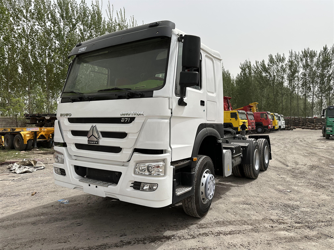 SINOTRUK Howo 371 Truck Head - Cabeza tractora: foto 4 SINOTRUK Howo 371 Truck Head - Cabeza tractora: foto 4