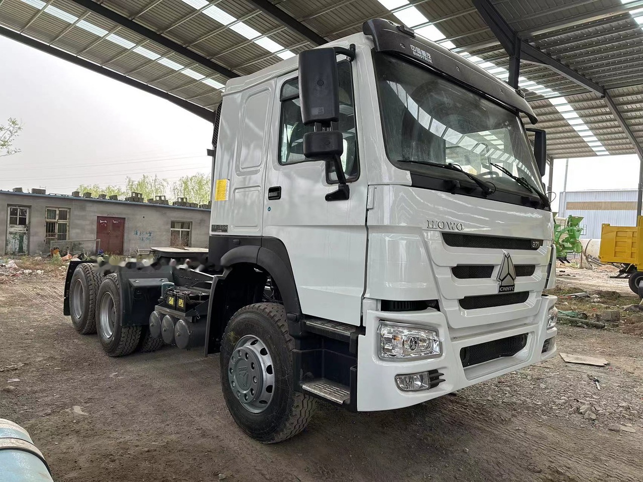 Sinotruk Howo 371 Truck Head - Cabeza tractora: foto 3 Sinotruk Howo 371 Truck Head - Cabeza tractora: foto 3