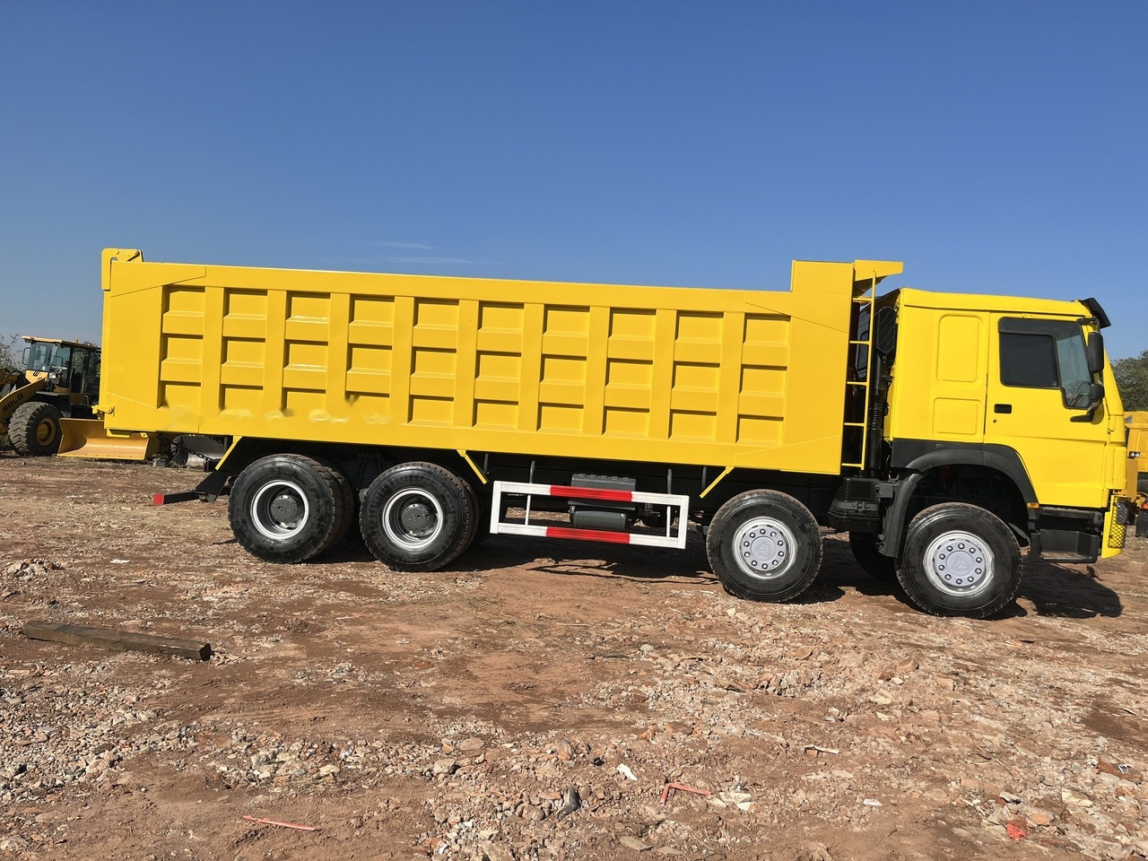 SINOTRUK HOWO 371 Dump Truck 8x4 - Camión volquete: foto 2 SINOTRUK HOWO 371 Dump Truck 8x4 - Camión volquete: foto 2