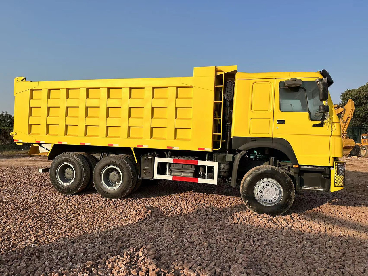SINOTRUK HOWO 371 Dump Truck - Camión volquete: foto 3 SINOTRUK HOWO 371 Dump Truck - Camión volquete: foto 3