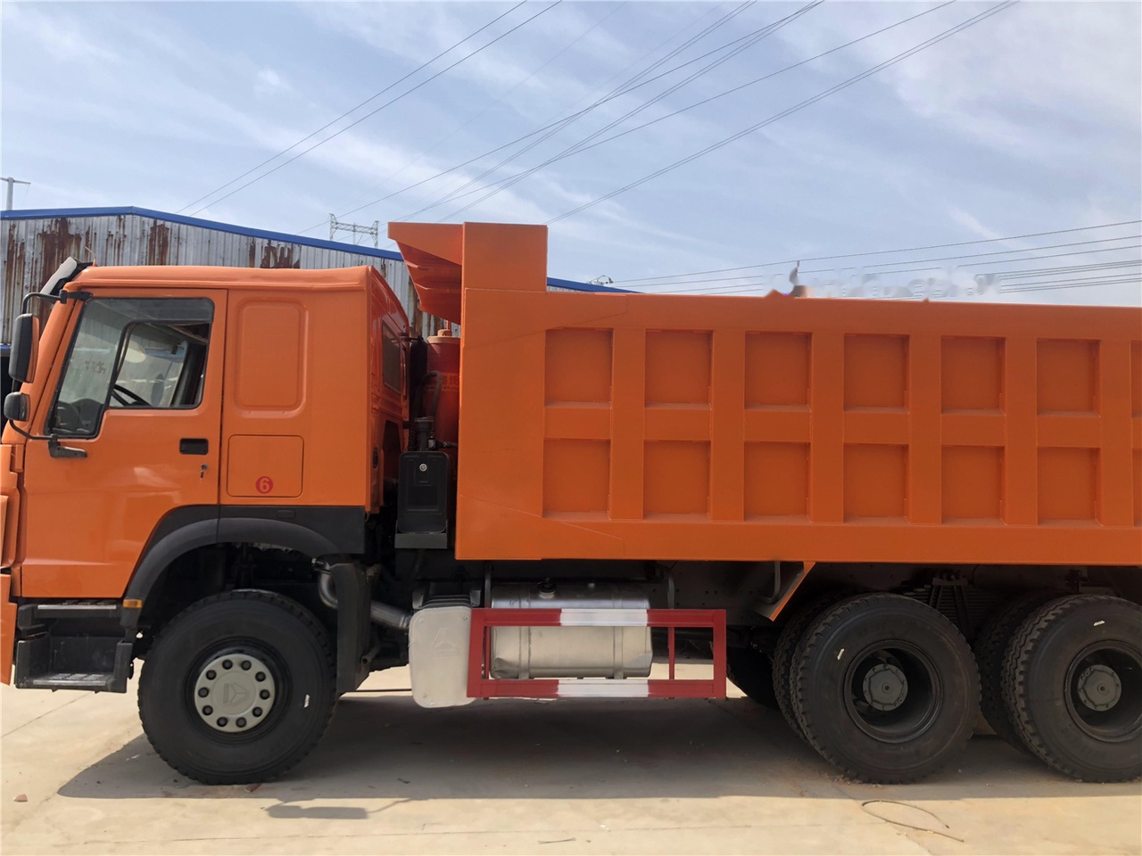 SINOTRUK HOWO 371 Dump truck - Camión volquete: foto 4 SINOTRUK HOWO 371 Dump truck - Camión volquete: foto 4