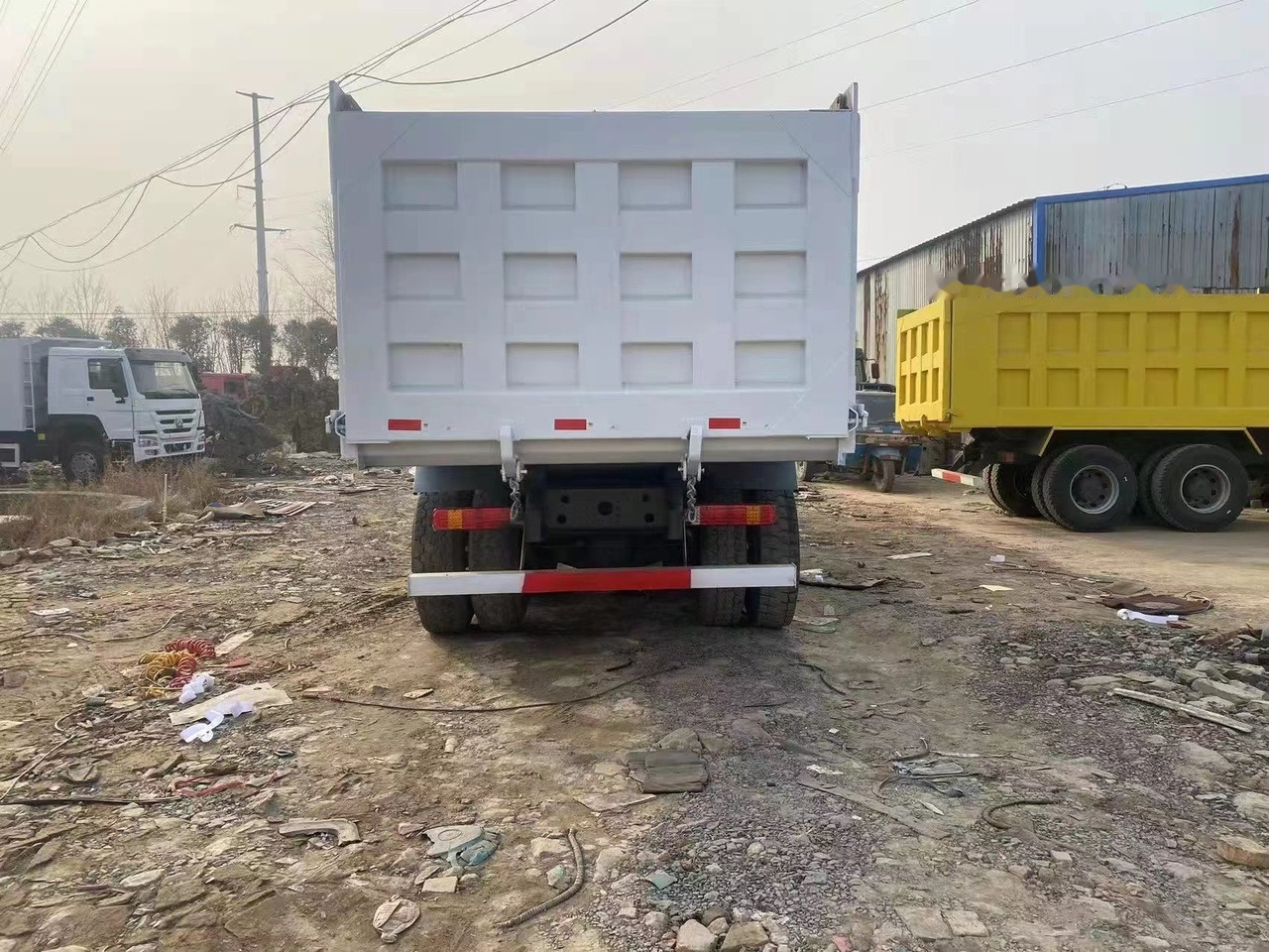SINOTRUK HOWO 371 Tipper truck - Camión volquete: foto 3 SINOTRUK HOWO 371 Tipper truck - Camión volquete: foto 3