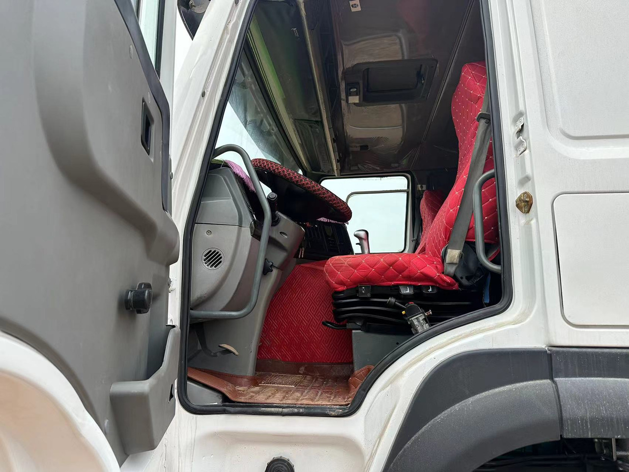 Camión volquete SINOTRUK HOWO 371 with Bumper: foto 11