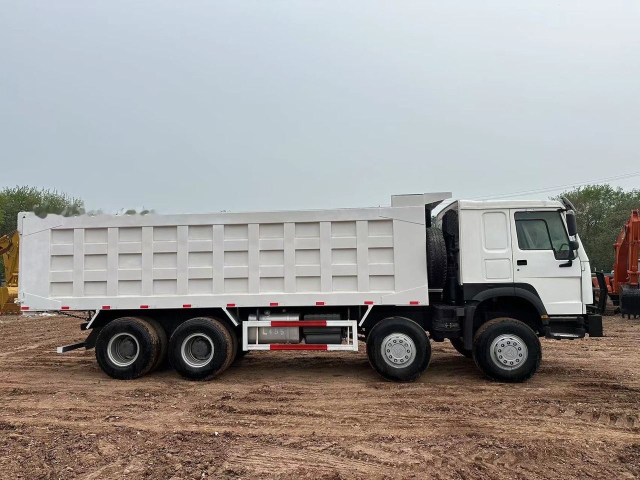 SINOTRUK HOWO 371 with Bumper - Camión volquete: foto 3 SINOTRUK HOWO 371 with Bumper - Camión volquete: foto 3