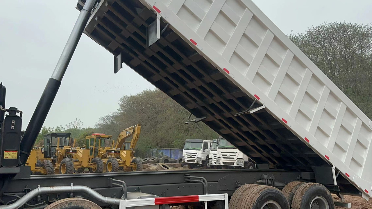 Camión volquete SINOTRUK HOWO 371 with Bumper: foto 10