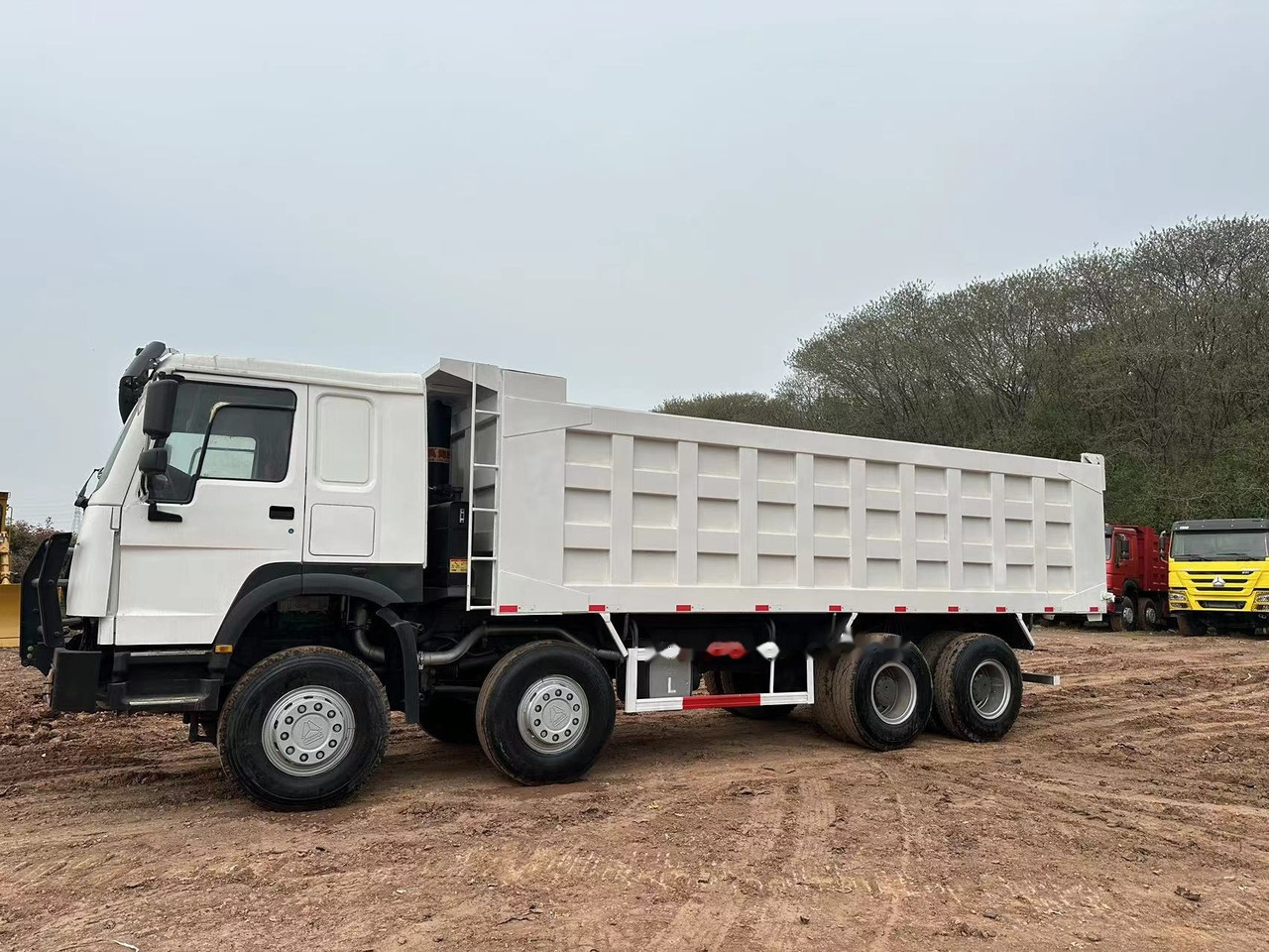 SINOTRUK HOWO 371 with Bumper - Camión volquete: foto 5 SINOTRUK HOWO 371 with Bumper - Camión volquete: foto 5