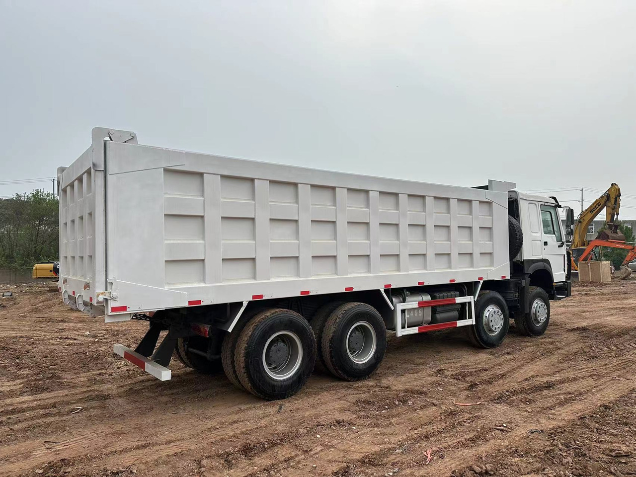 Camión volquete SINOTRUK HOWO 371 with Bumper: foto 6