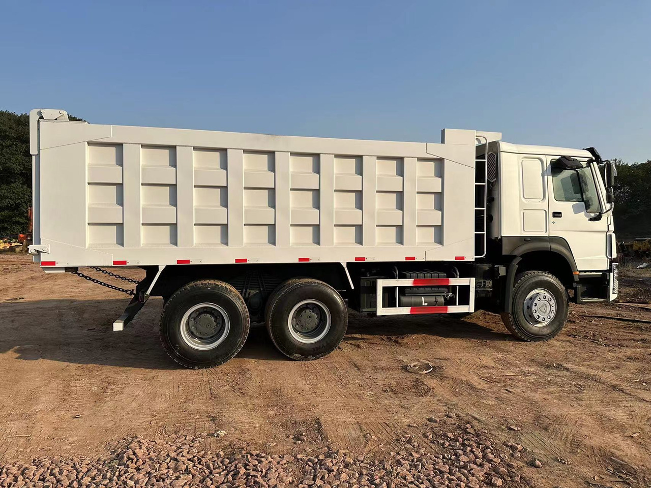 SINOTRUK HOWO HOWO 371 6x4 - Camión volquete: foto 5 SINOTRUK HOWO HOWO 371 6x4 - Camión volquete: foto 5