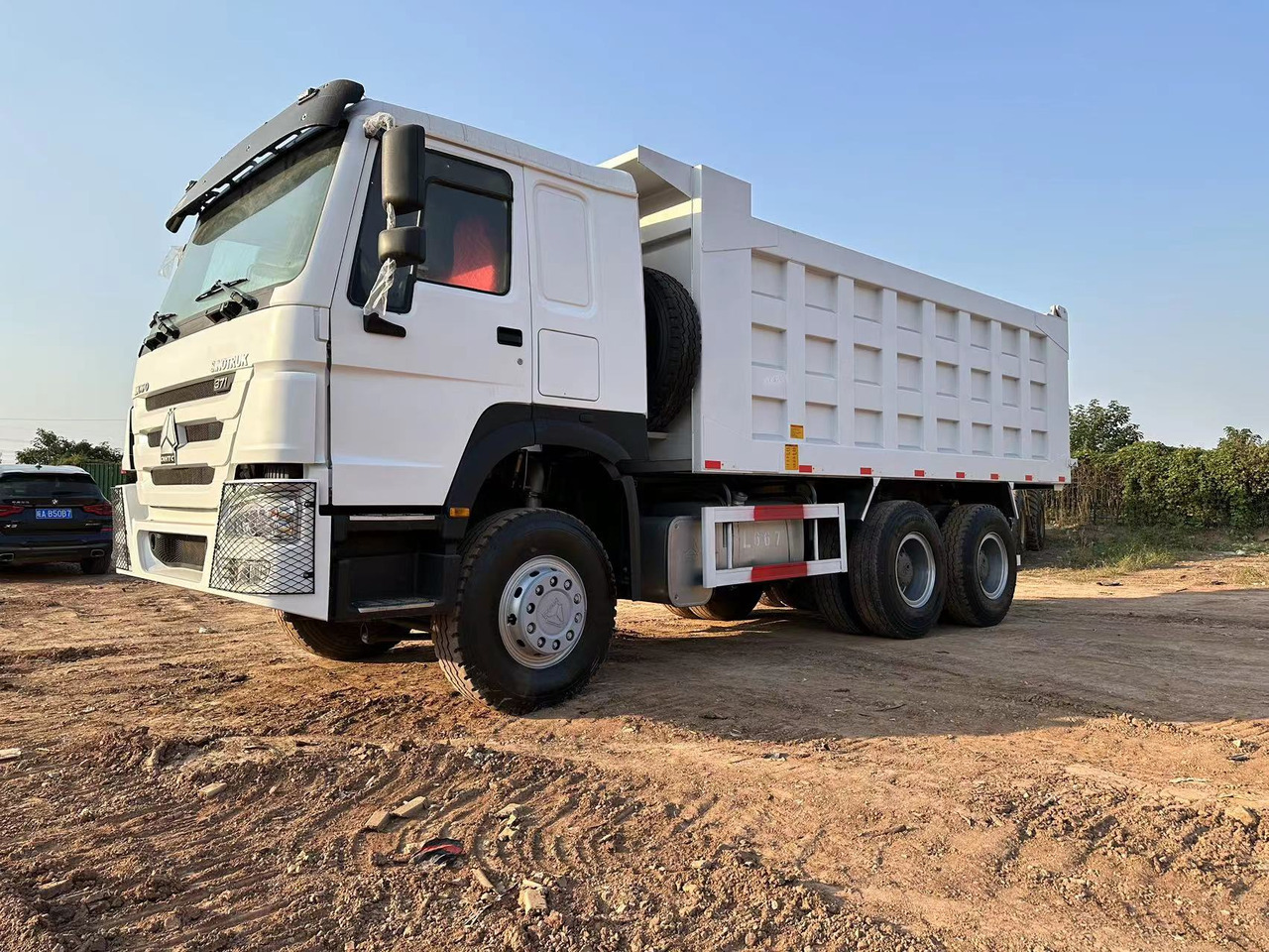 SINOTRUK HOWO HOWO 371 6x4 - Camión volquete: foto 3 SINOTRUK HOWO HOWO 371 6x4 - Camión volquete: foto 3