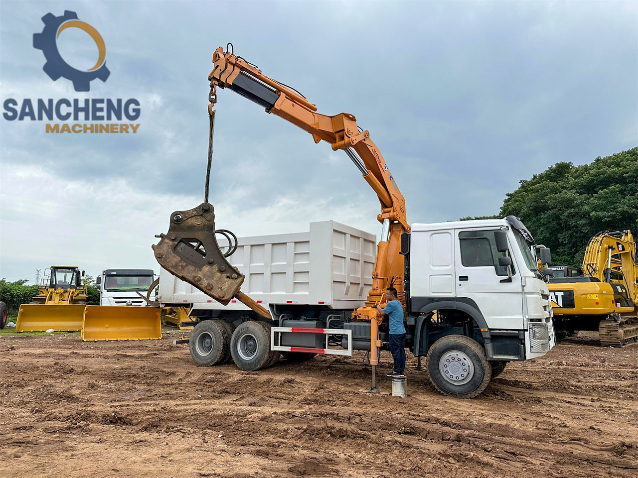 SINOTRUK Howo 371 6x4 crane truck - Camión grúa: foto 3 SINOTRUK Howo 371 6x4 crane truck - Camión grúa: foto 3