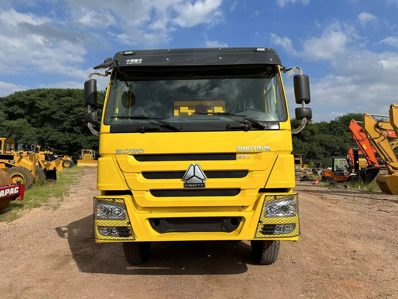 SINOTRUK Howo 371 Dump truck - Camión volquete: foto 1 SINOTRUK Howo 371 Dump truck - Camión volquete: foto 1