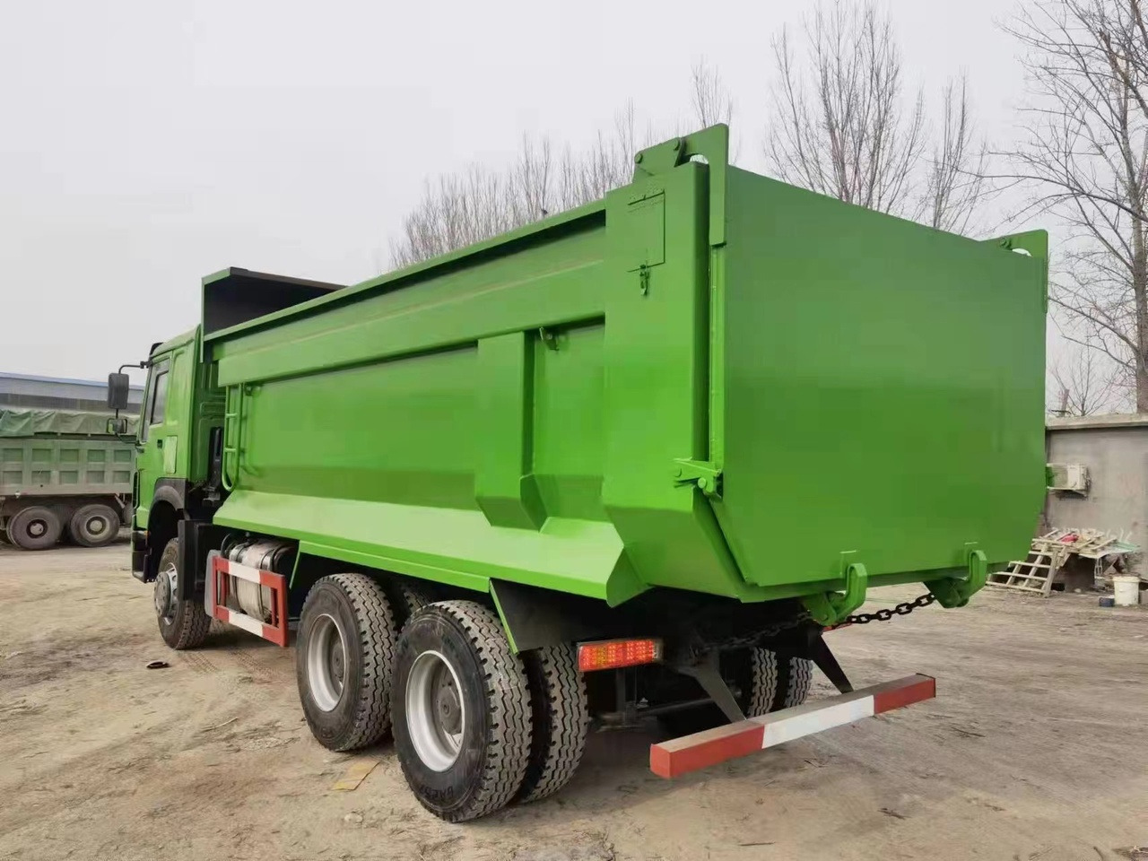 SINOTRUK Howo Dump truck 371 - Camión volquete: foto 4 SINOTRUK Howo Dump truck 371 - Camión volquete: foto 4