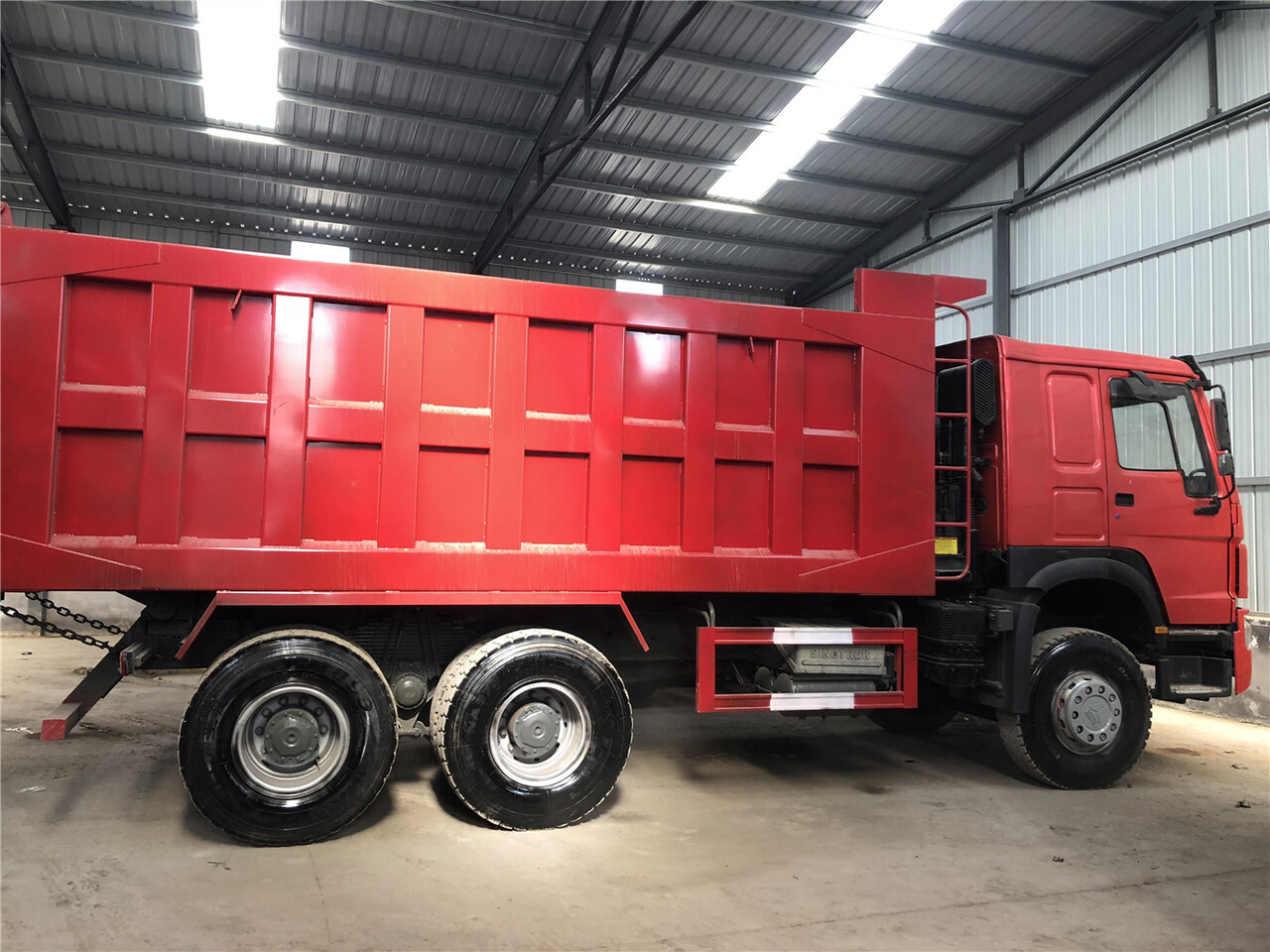 SINOTRUK Howo Dump truck 371 - Camión volquete: foto 2 SINOTRUK Howo Dump truck 371 - Camión volquete: foto 2