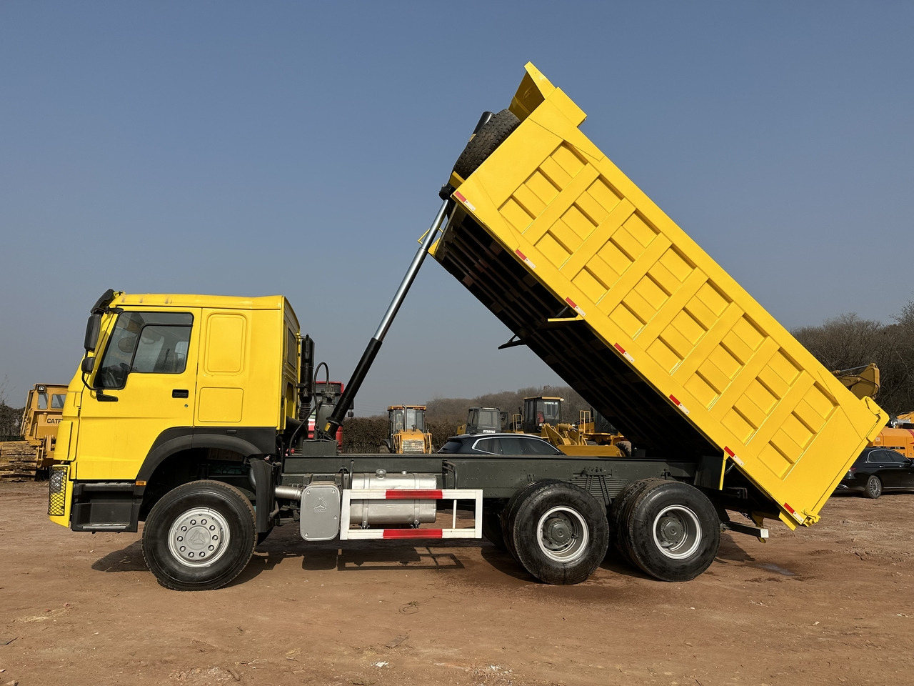 SINOTRUK Howo Dump truck 371 - Camión volquete: foto 5 SINOTRUK Howo Dump truck 371 - Camión volquete: foto 5
