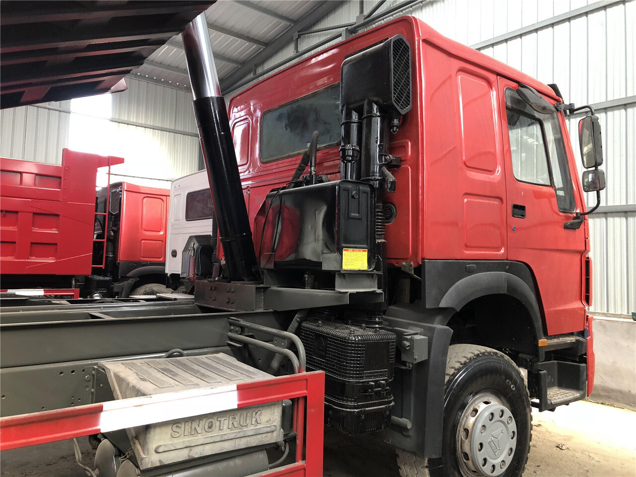 SINOTRUK Howo Dump truck 371 - Camión volquete: foto 4 SINOTRUK Howo Dump truck 371 - Camión volquete: foto 4